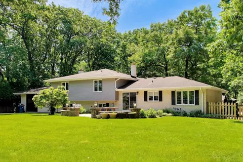 Exterior - 16 W250 93rd Pl, Burr Ridge, IL 60527 photo 2 of 4