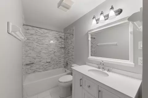 Bath - 307 S Pierce Ave, Wheaton, IL 60187 photo 1 of 2