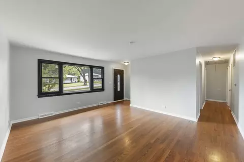 Living - 307 S Pierce Ave, Wheaton, IL 60187 photo 3 of 6