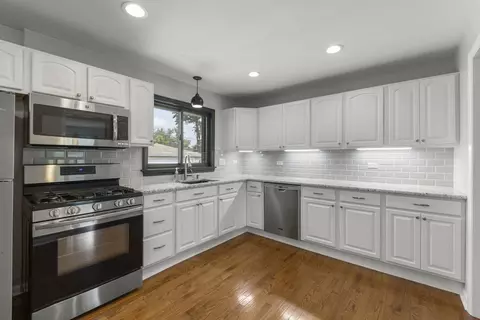 Kitchen - 307 S Pierce Ave, Wheaton, IL 60187 photo 2 of 2