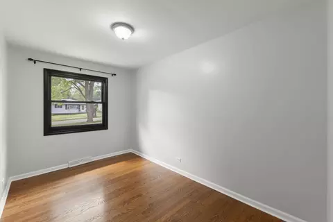 Bedroom - 307 S Pierce Ave, Wheaton, IL 60187 photo 3 of 3
