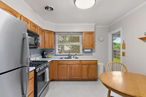 Kitchen - 846 Sioux Dr, Elgin, IL 60120 photo 1 of 4