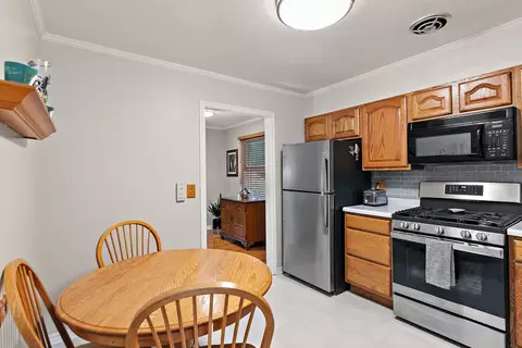 Kitchen - 846 Sioux Dr, Elgin, IL 60120 photo 4 of 4