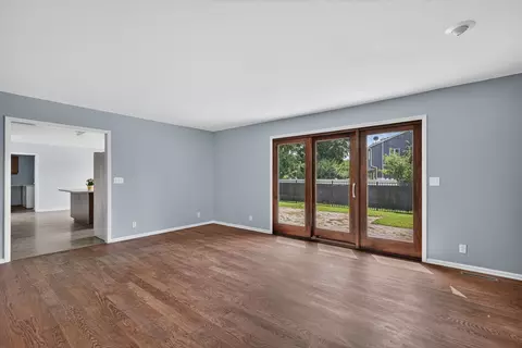 Living - 1337 Ottawa Ave, Ottawa, IL 61350 photo 6 of 6