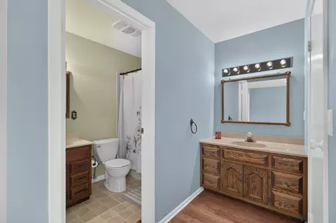 Bath - 1337 Ottawa Ave, Ottawa, IL 61350 photo 1 of 3