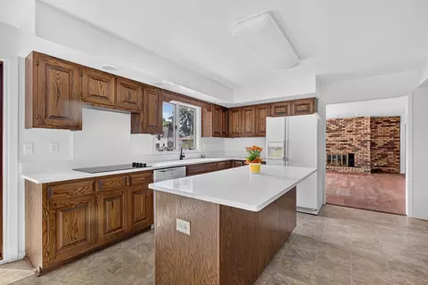 Kitchen - 1337 Ottawa Ave, Ottawa, IL 61350 photo 2 of 5