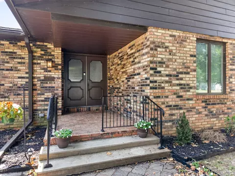 Exterior - 1337 Ottawa Ave, Ottawa, IL 61350 photo 4 of 8