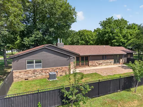 Exterior - 1337 Ottawa Ave, Ottawa, IL 61350 photo 6 of 8