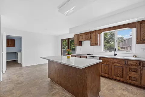 Kitchen - 1337 Ottawa Ave, Ottawa, IL 61350 photo 3 of 5