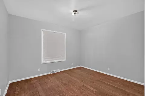 Bedroom - 1337 Ottawa Ave, Ottawa, IL 61350 photo 4 of 5