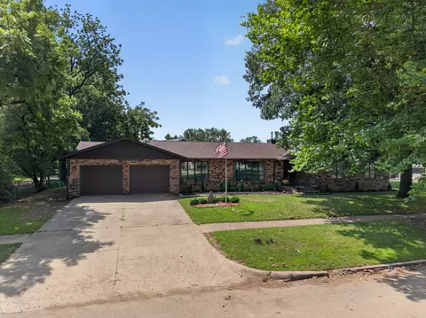 Exterior - 1337 Ottawa Ave, Ottawa, IL 61350 photo 3 of 8