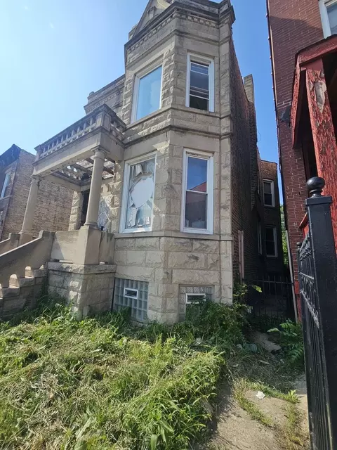 3332 W Congress Pkwy, Chicago, IL 60624