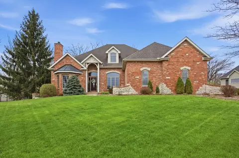 1501 Ridgefield Dr, Mahomet, IL 61853