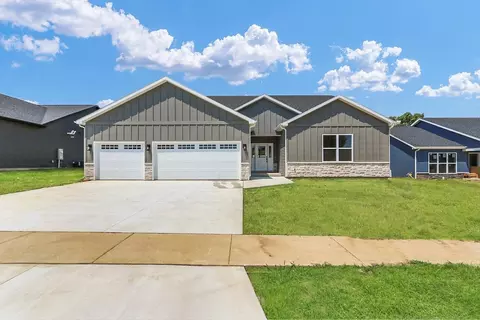 2904 Haydon Dr, Urbana, IL 61802