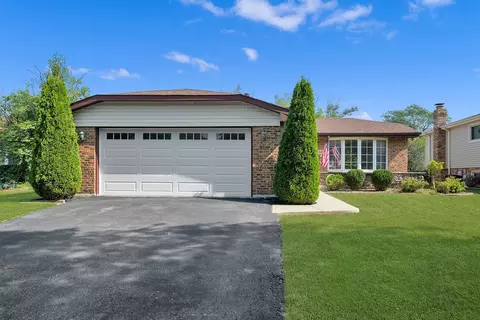 8840 Leslie Dr, Orland Hills, IL 60487