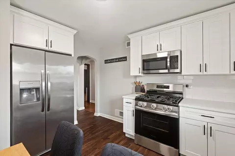 Kitchen - 4031 Park Ave, Brookfield, IL 60513 photo 3 of 3