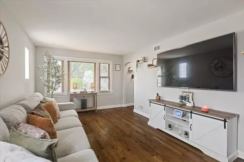 Living - 4031 Park Ave, Brookfield, IL 60513 photo 3 of 4