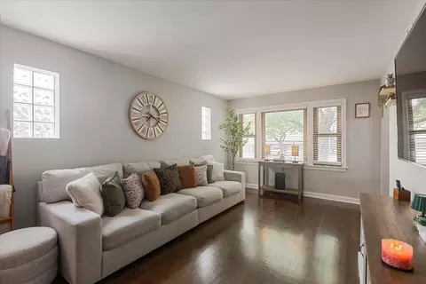 Living - 4031 Park Ave, Brookfield, IL 60513 photo 2 of 4