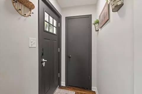 Entry Way - 4031 Park Ave, Brookfield, IL 60513 photo 1 of 2
