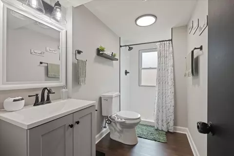Bath - 4031 Park Ave, Brookfield, IL 60513 photo 2 of 2