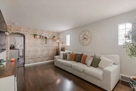 Living - 4031 Park Ave, Brookfield, IL 60513 photo 1 of 4