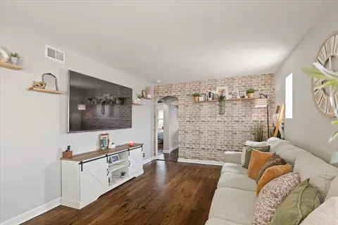 Living - 4031 Park Ave, Brookfield, IL 60513 photo 4 of 4