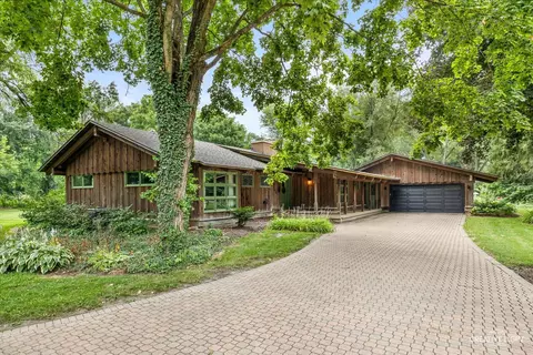 Exterior - 5 N471 Billy Burns Rd, Wayne, IL 60184 photo 2 of 7