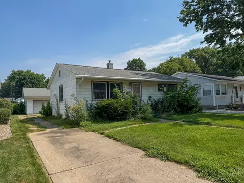 2015 Maple St, Quincy, IL 62301