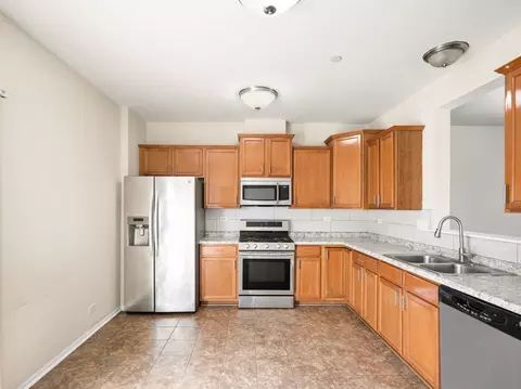 Kitchen - 10228 Camden Ln #E, Bridgeview, IL 60455 photo 2 of 2