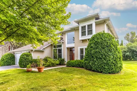 73 Shelby Ct, Vernon Hills, IL 60061