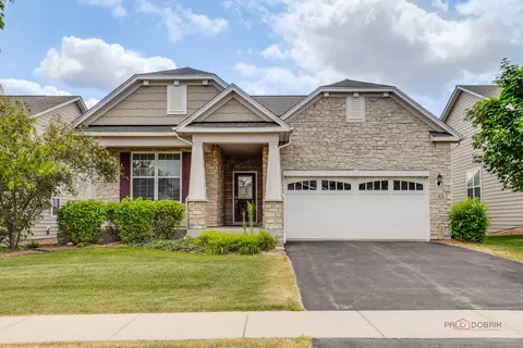 35 Pacific Ave, Hawthorn Woods, IL 60047