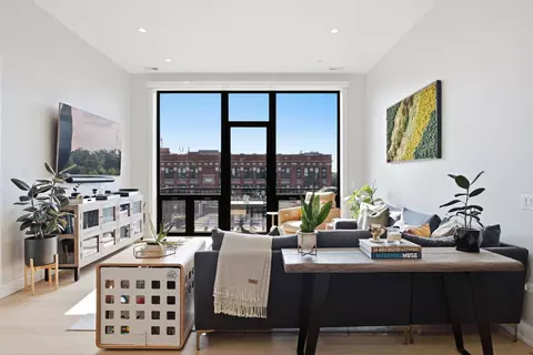 2405 W Iowa St #402, Chicago, IL 60622