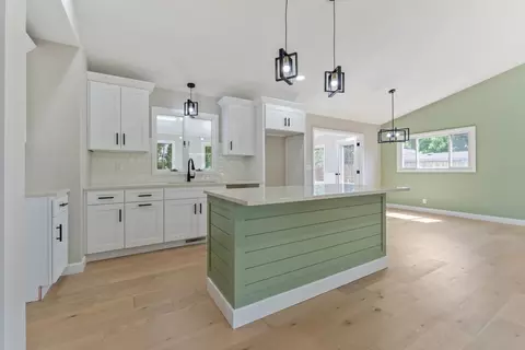 Kitchen - 38 Edgewood Ct, Bloomington, IL 61701 photo 4 of 9