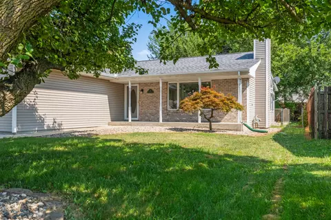 Exterior - 38 Edgewood Ct, Bloomington, IL 61701 photo 2 of 9
