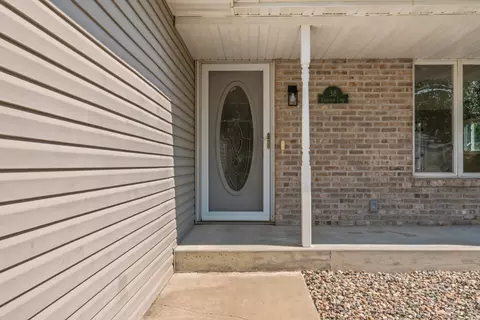 Exterior - 38 Edgewood Ct, Bloomington, IL 61701 photo 4 of 9