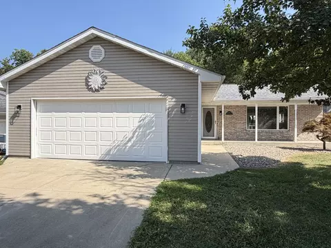 Exterior - 38 Edgewood Ct, Bloomington, IL 61701 photo 9 of 9