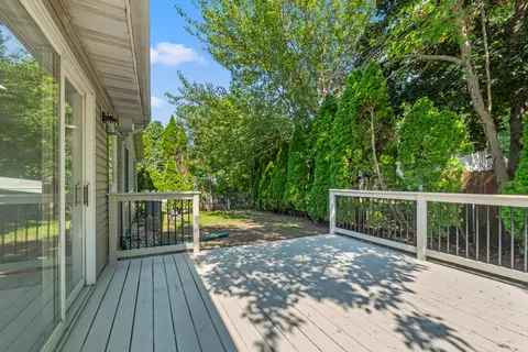 Exterior - 38 Edgewood Ct, Bloomington, IL 61701 photo 7 of 9