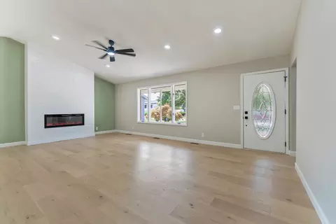Living - 38 Edgewood Ct, Bloomington, IL 61701 photo 1 of 4
