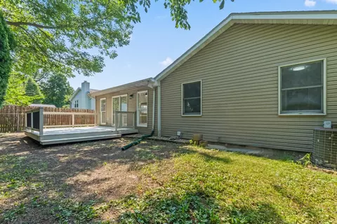 Exterior - 38 Edgewood Ct, Bloomington, IL 61701 photo 5 of 9