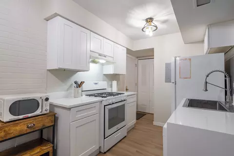 Kitchen - 186 Judith Ct #B, Bartlett, IL 60103 photo 1 of 3