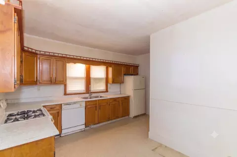 Kitchen - 514 Locust St, Elgin, IL 60123 photo 1 of 2