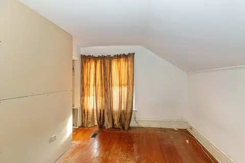 Bedroom - 514 Locust St, Elgin, IL 60123 photo 5 of 6
