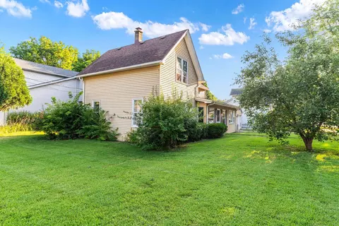 Exterior - 514 Locust St, Elgin, IL 60123 photo 4 of 4