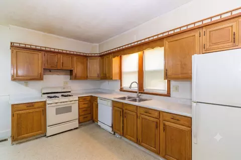 Kitchen - 514 Locust St, Elgin, IL 60123 photo 2 of 2