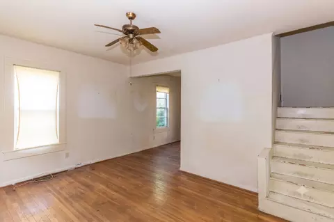 Living - 514 Locust St, Elgin, IL 60123 photo 3 of 4