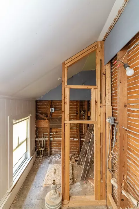 Bath - 514 Locust St, Elgin, IL 60123 photo 2 of 2