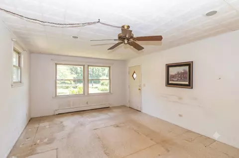 Living - 514 Locust St, Elgin, IL 60123 photo 1 of 4