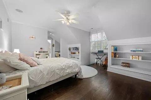 Bedroom - 644 Beaver Rd, Glenview, IL 60025 photo 4 of 6