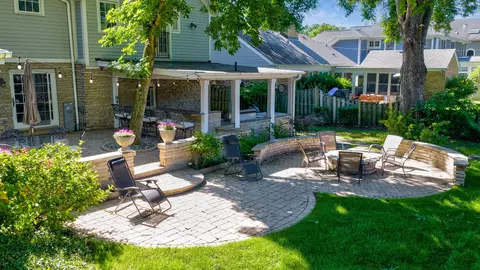 Exterior - 644 Beaver Rd, Glenview, IL 60025 photo 7 of 11