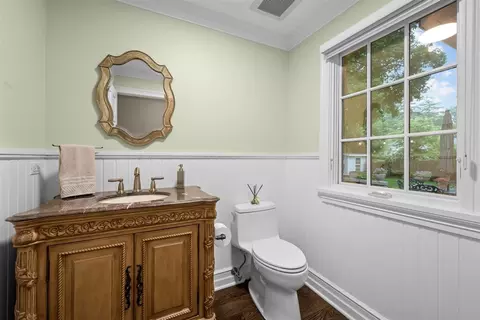 Bath - 644 Beaver Rd, Glenview, IL 60025 photo 2 of 7